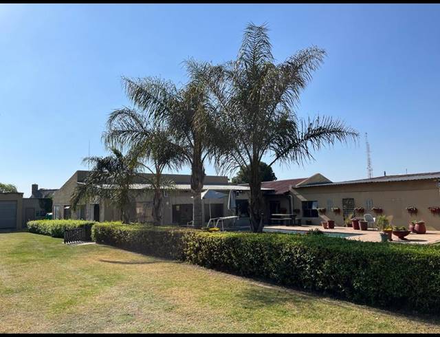 FARM FOR SALE IN BLUE HILLS